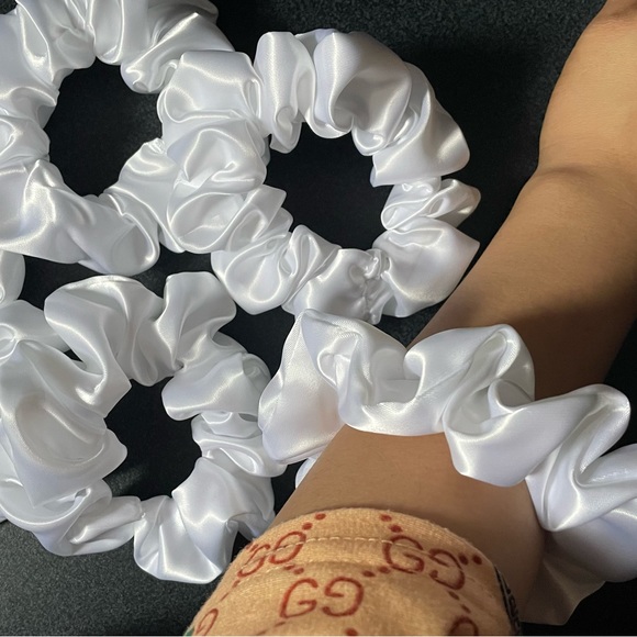 ⭐️ HOST PICK⭐️ KLM’s Luxey Locks Pearly Whites Collection $8each - Picture 4 of 15